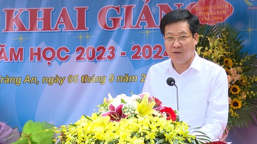 HinhKhai giang BinhLUC.mpg.Still007.jpg
